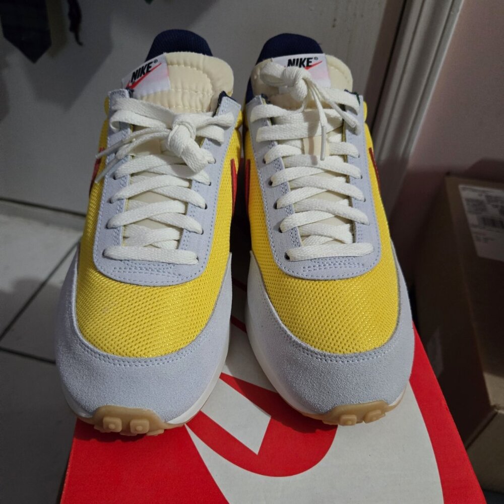 Nike tailwind 79